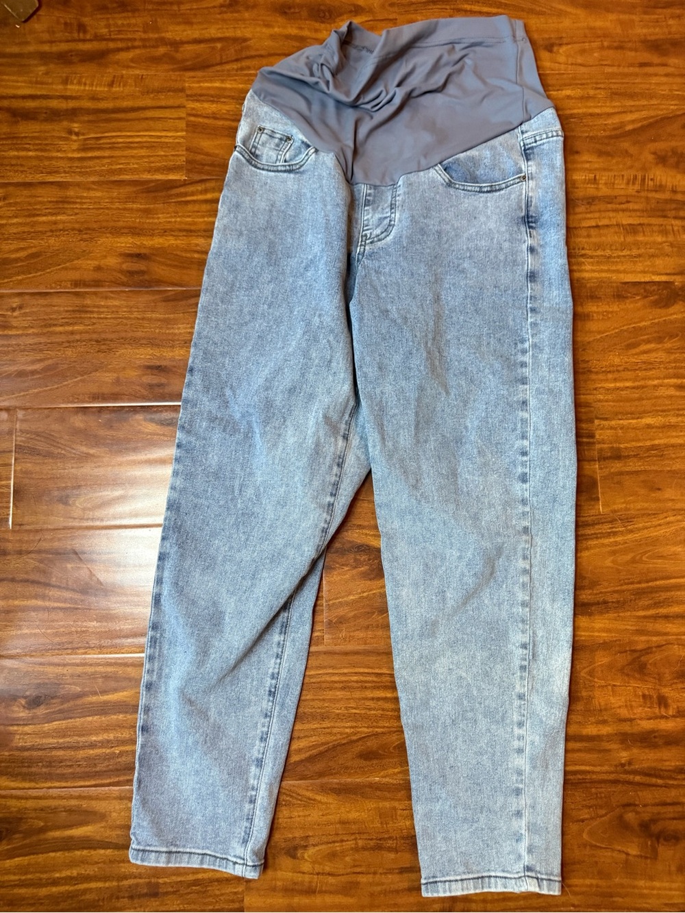 Maternity High-Waist Light Wash Jeans with Stretch Panel